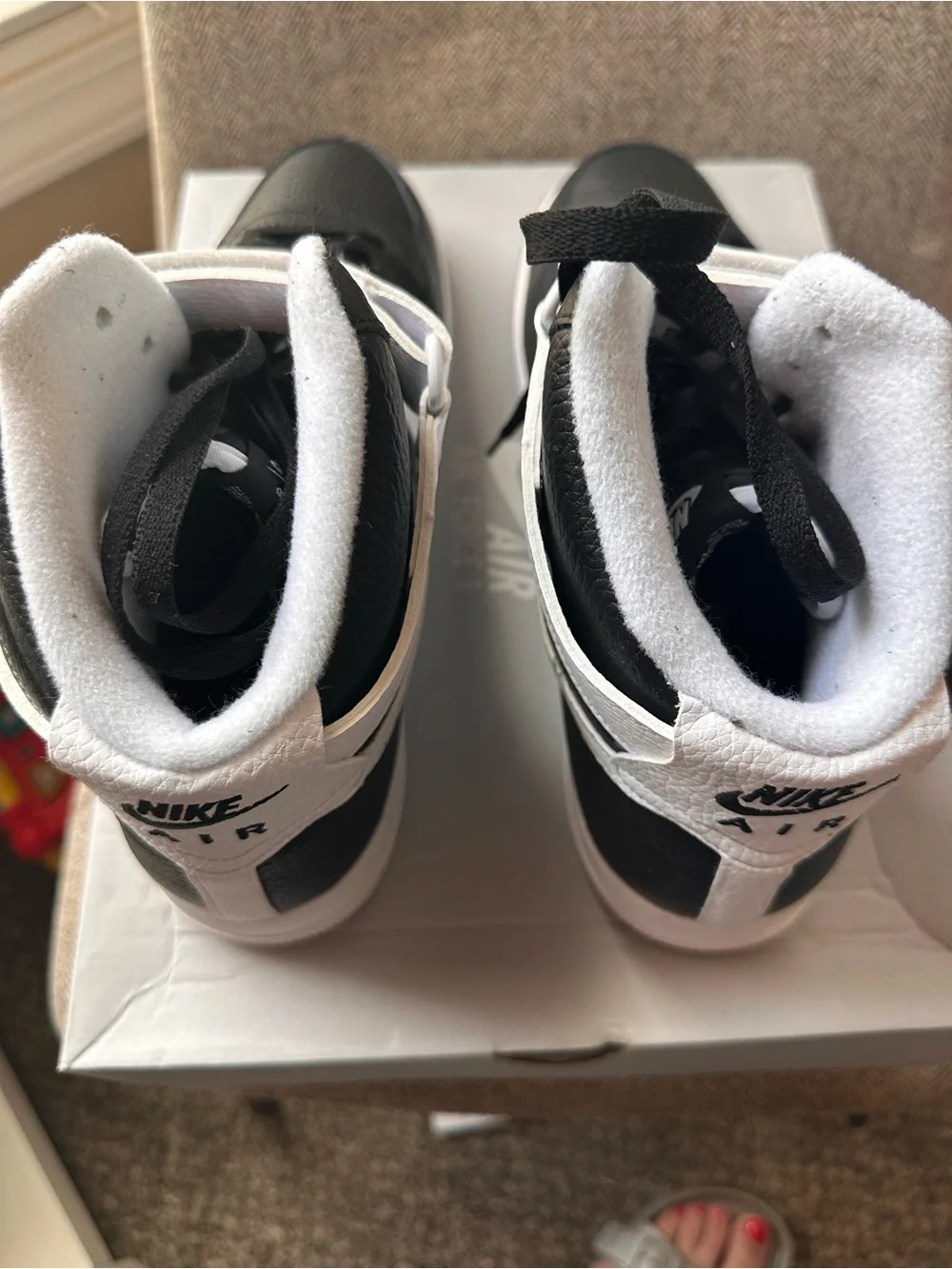 Nike Men's Black and White Air Force 1 High ‘07